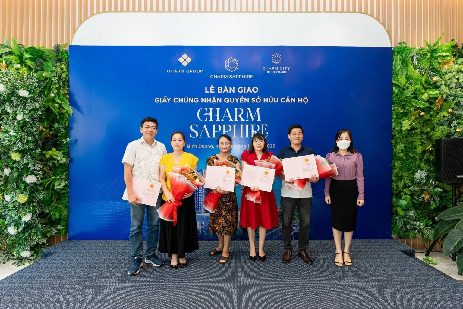 Trao sổ Charm Sapphire - Cham City Bình Dương