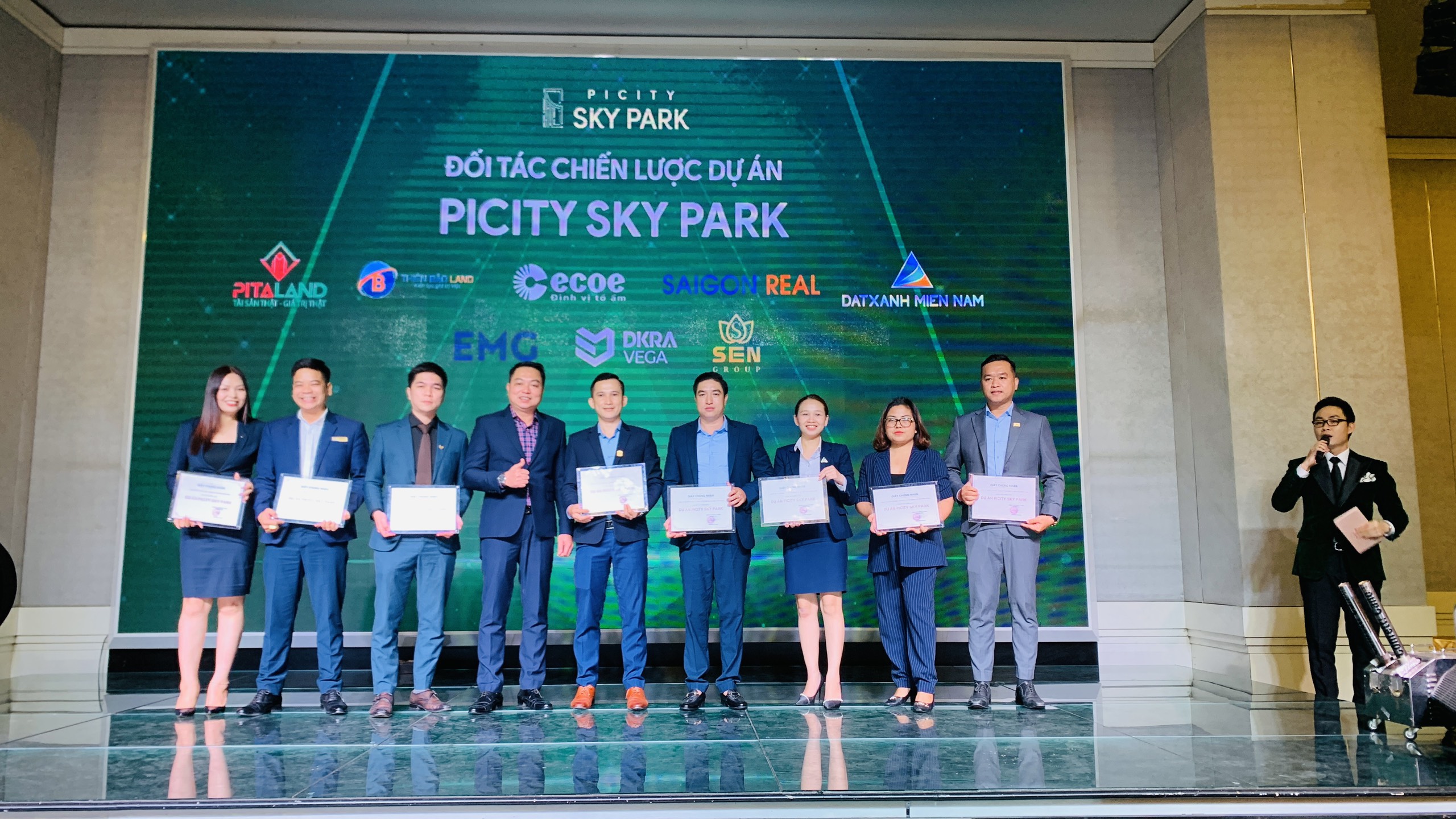 Chứng nhận đối tác chiến lược Picity Sky Park