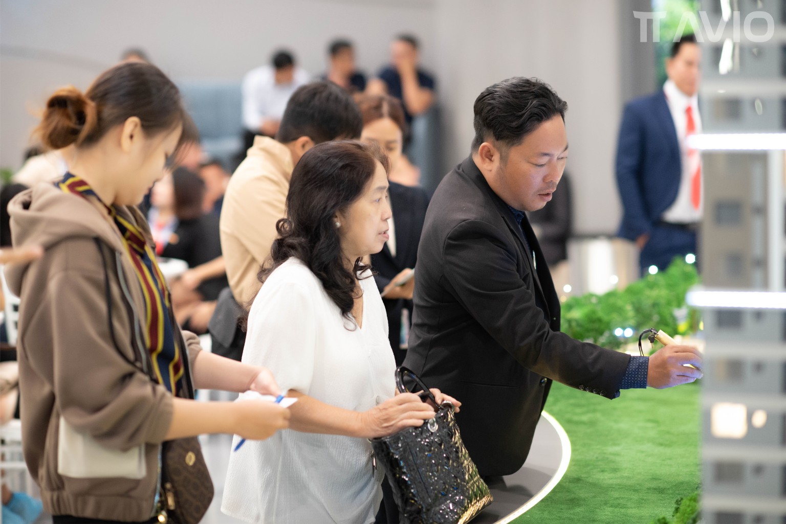 Khách Hàng Tham Quan TT AVIO