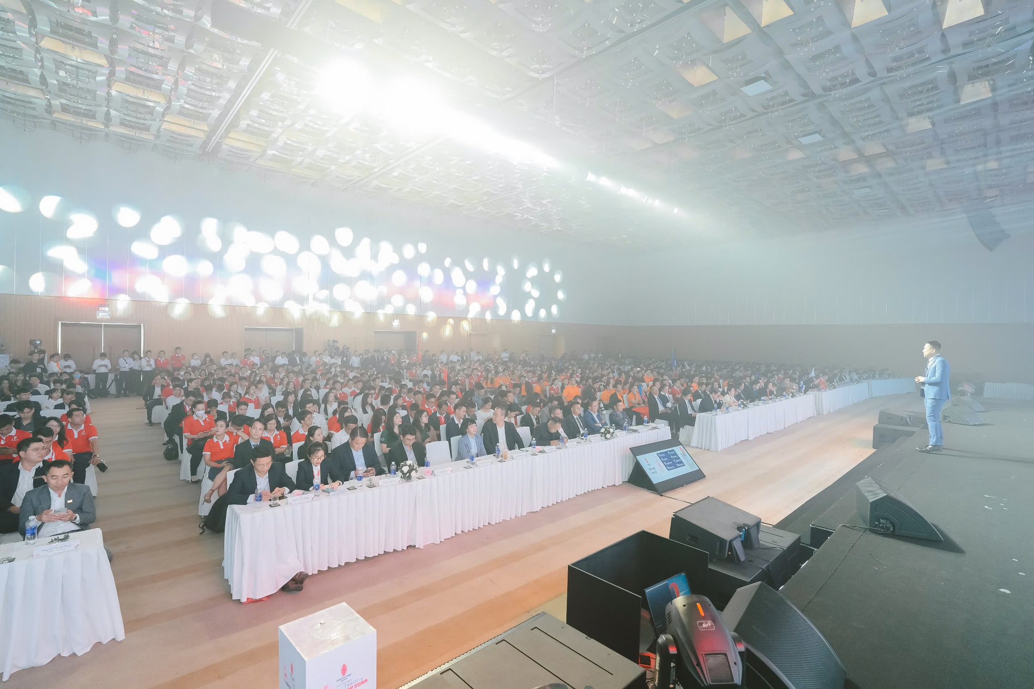 Lễ "Ra quân" Happy One Sora: 1.500 chuyên viên bùng nổ khí thế chinh phục thị trường.