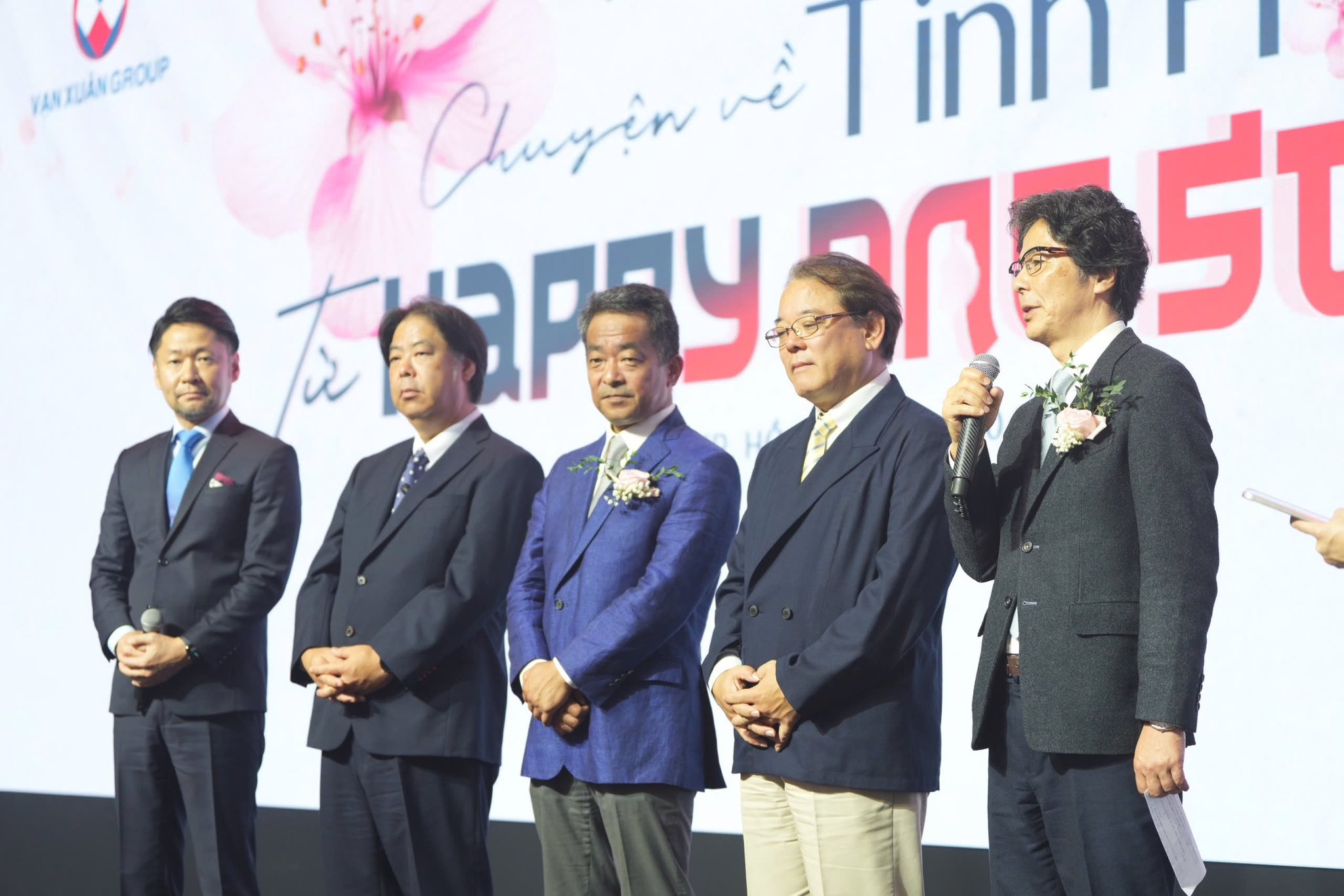 Lễ "Ra quân" Happy One Sora