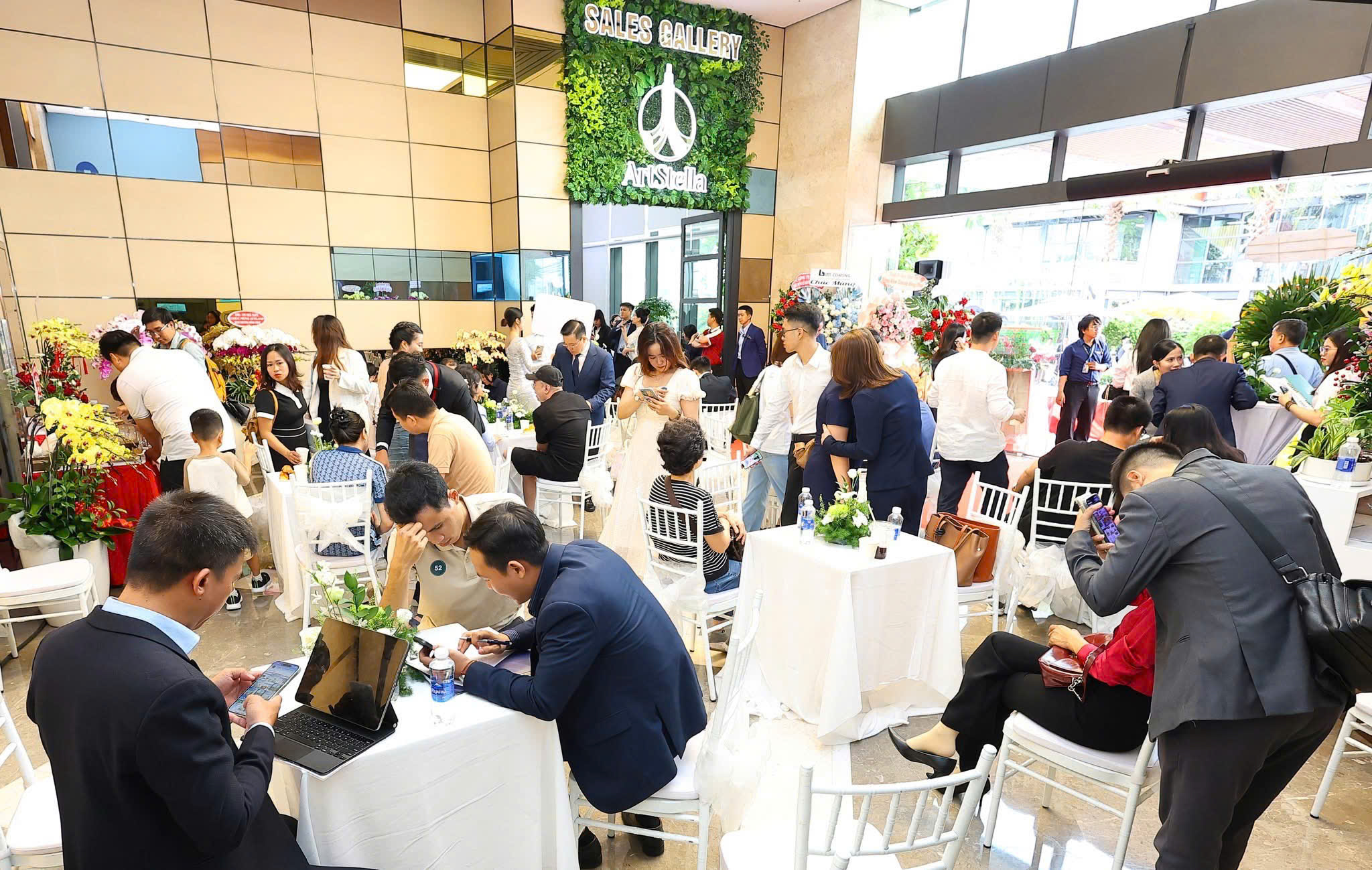 Đông đảo khách hàng tham quan Sales Gallery & căn hộ mẫu ArtStella ngay ngày khai trương