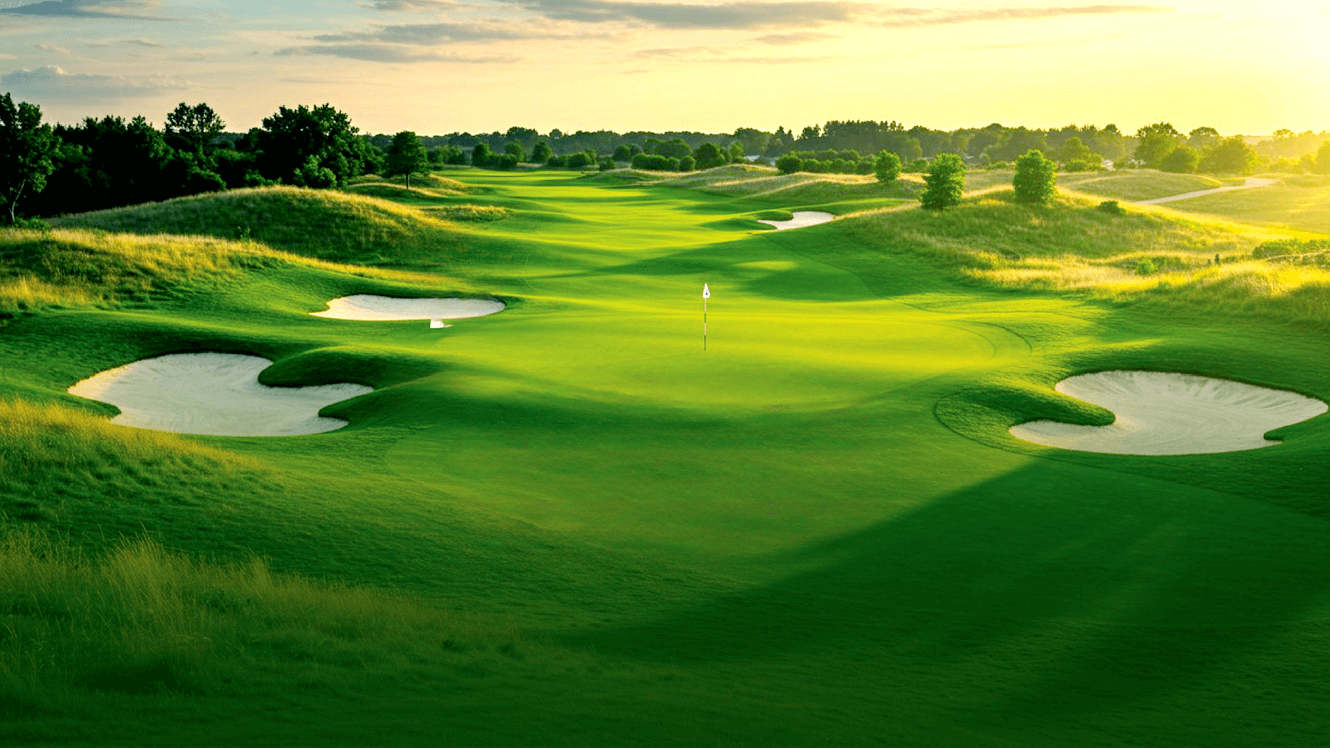 2 Sân Golf 18 Lỗ – Tiger Woods & Robert Trent Jones Jr.