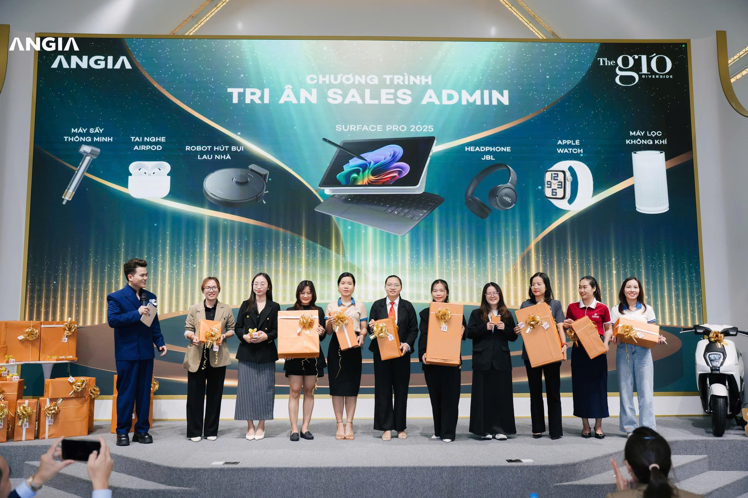 Trao Quà Giá Trị – Ghi Nhận Nỗ Lực Sales Admin Xuất Sắc
