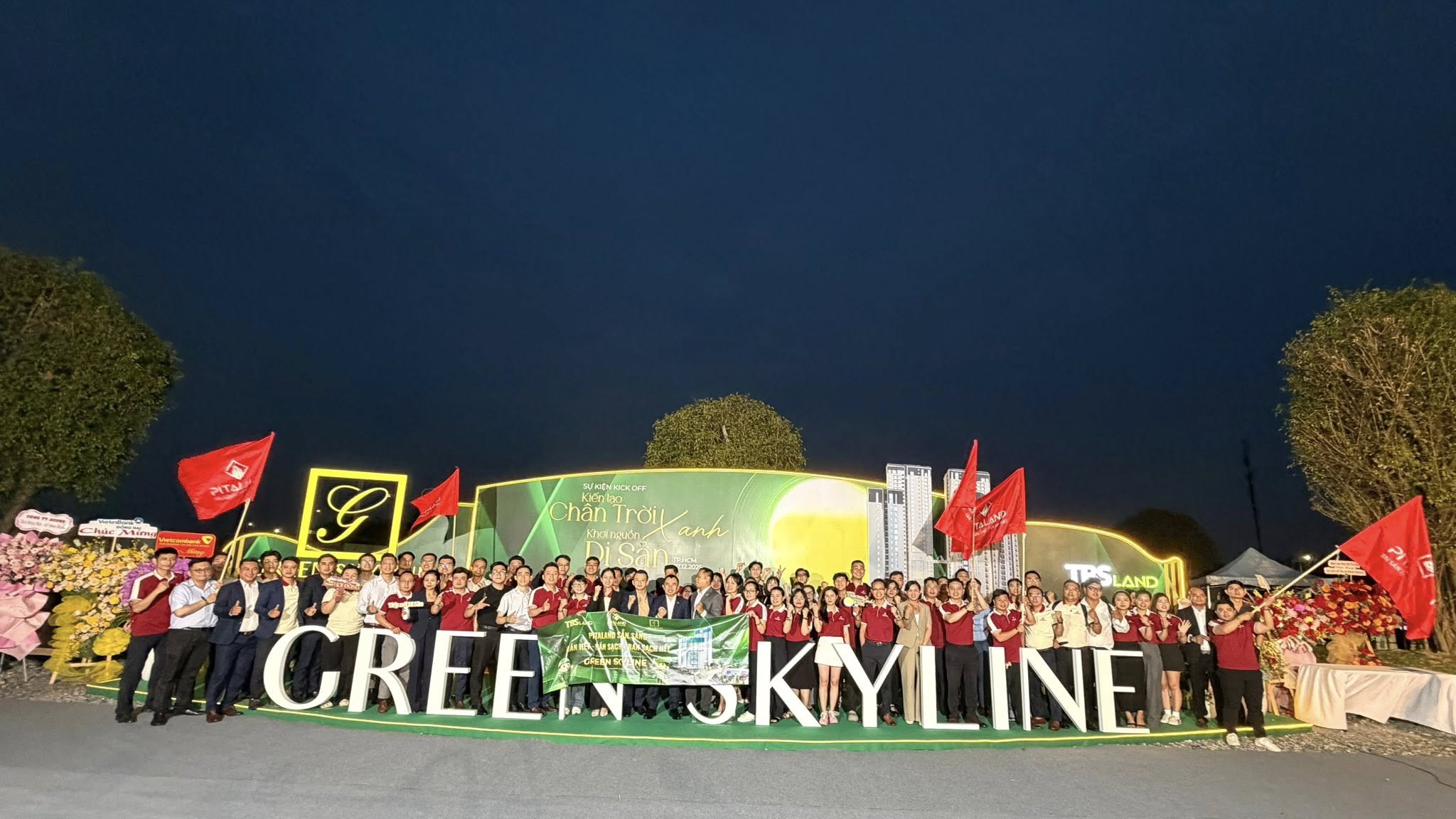 Ban lãnh đạo cùng anh em chuyên viên kinh doan tại lễ kich off tại dự án Green Skyline từ chủ đầu tư TBSLand